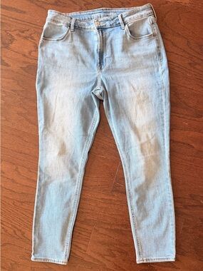 Old Navy Super Skinny Jeans Women’s Size 12 Light Wash Stretch Denim Mid Rise